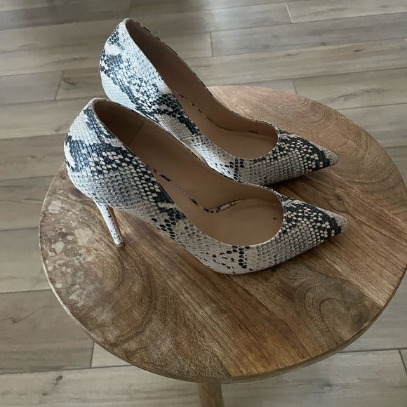 Steve Madden embossed snake print pointy toe heel size 10 - Picture 4 of 6